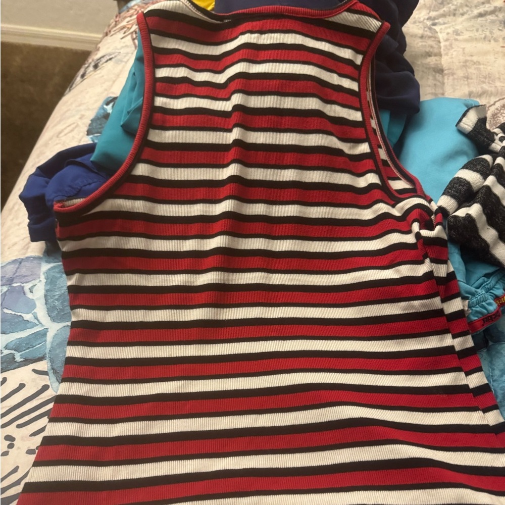 Xl Guess tank top red white and black